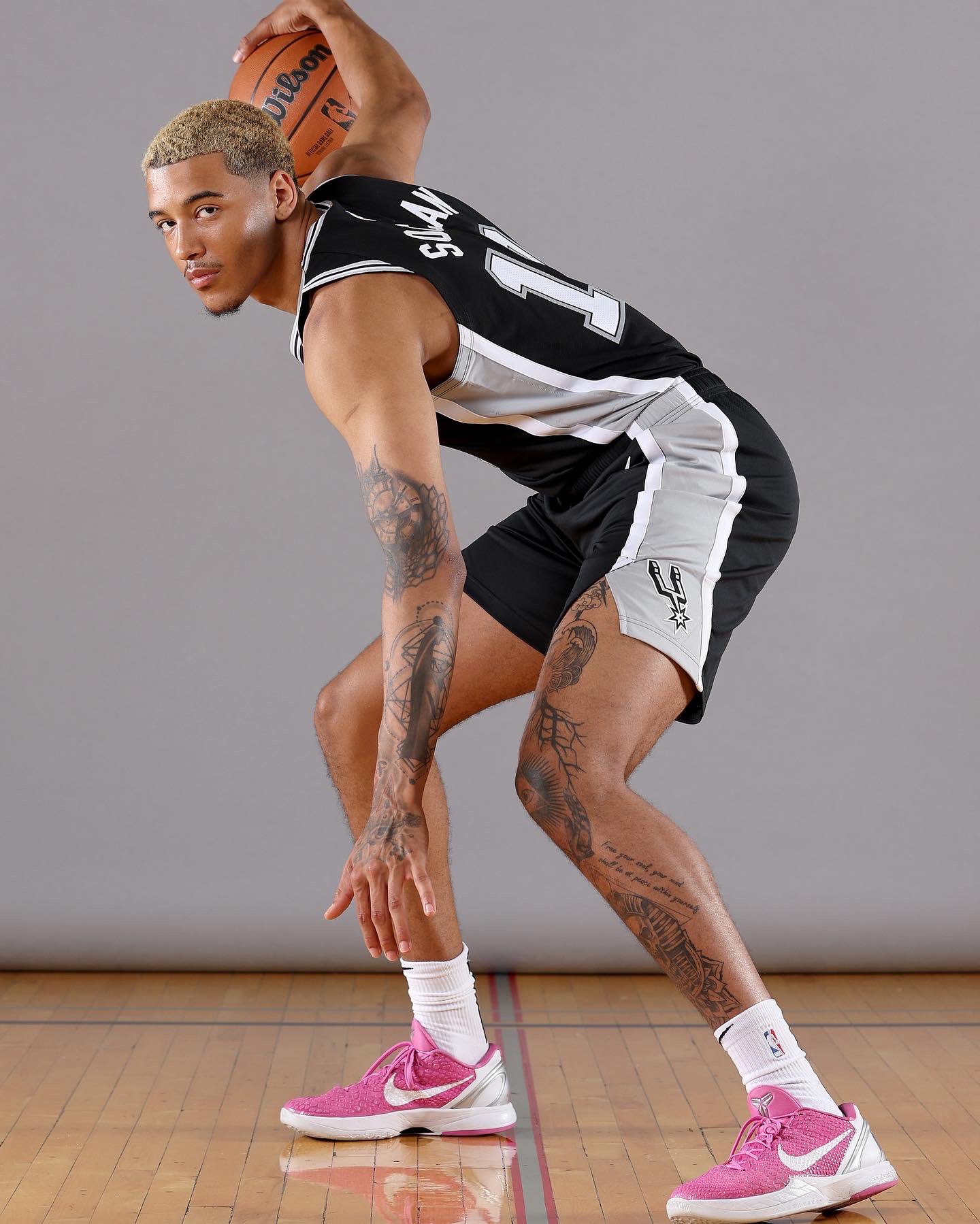 🏀 #NBAKicks 👟 on Twitter: "👀 @JeremySochan in the Nike Kobe 6 Protro &ldquo;Think  Pink&rdquo; at the #NBARooks Photo Shoot! #NBAKicks https://t.co/B3gG3eajt1" /  Twitter