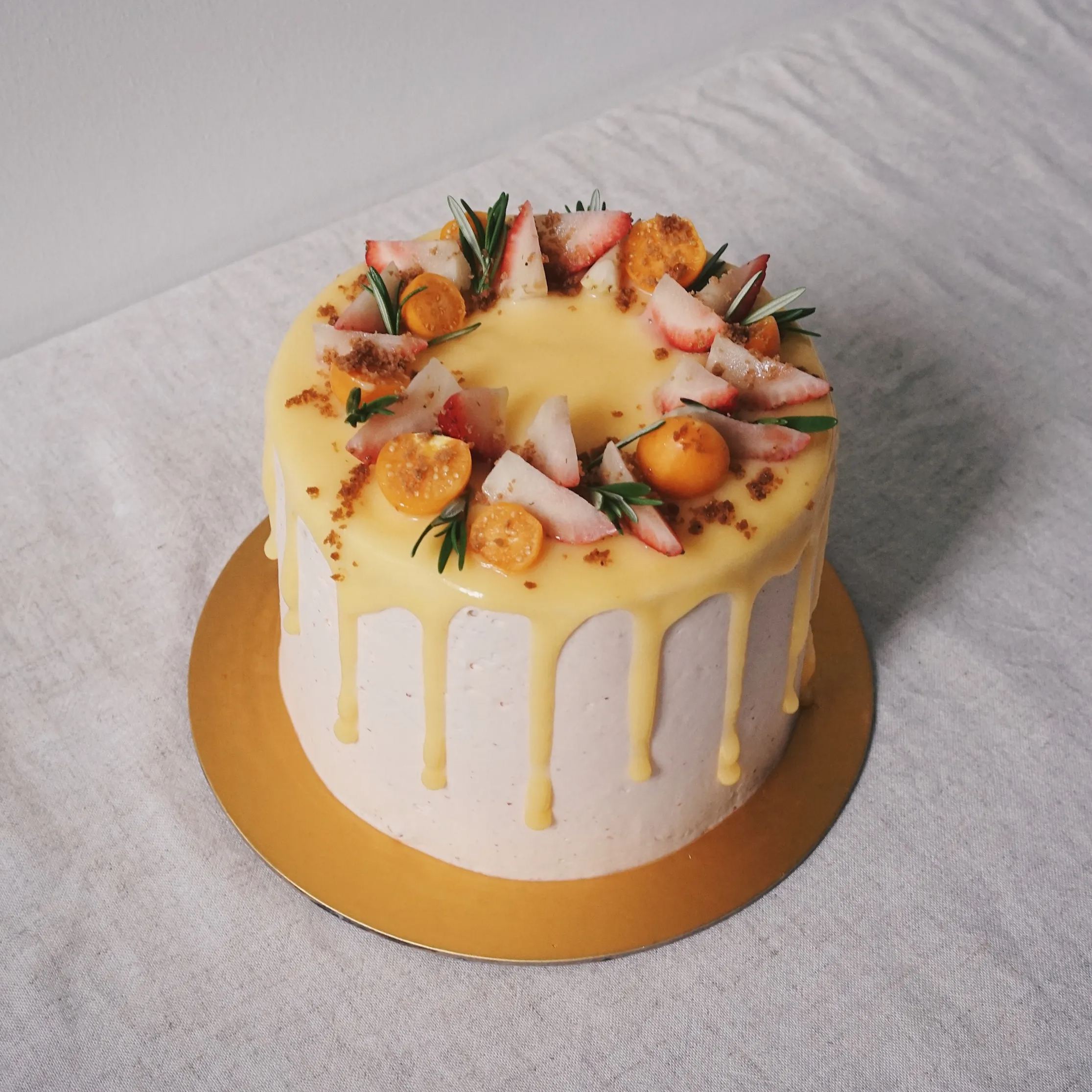 [3 DAYS ADVANCE NOTICE] Lemon Strawberry Thyme Cake