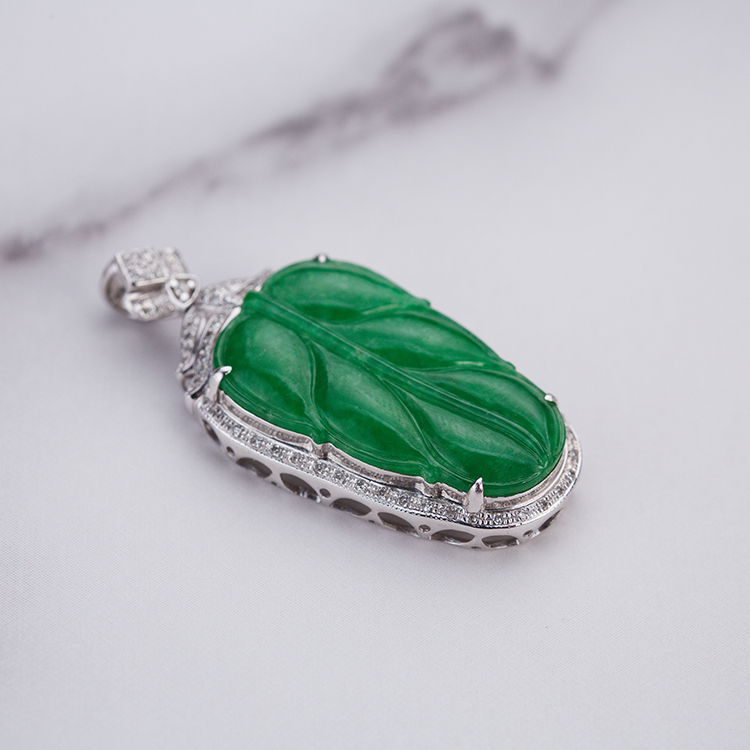 18k White Gold Fresh Vibrant Green Leaf Pendant (PJA00052)