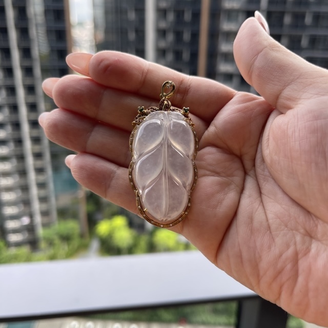 18k Gold Icy  Jadeite Leaf Pendant (PJA00022)