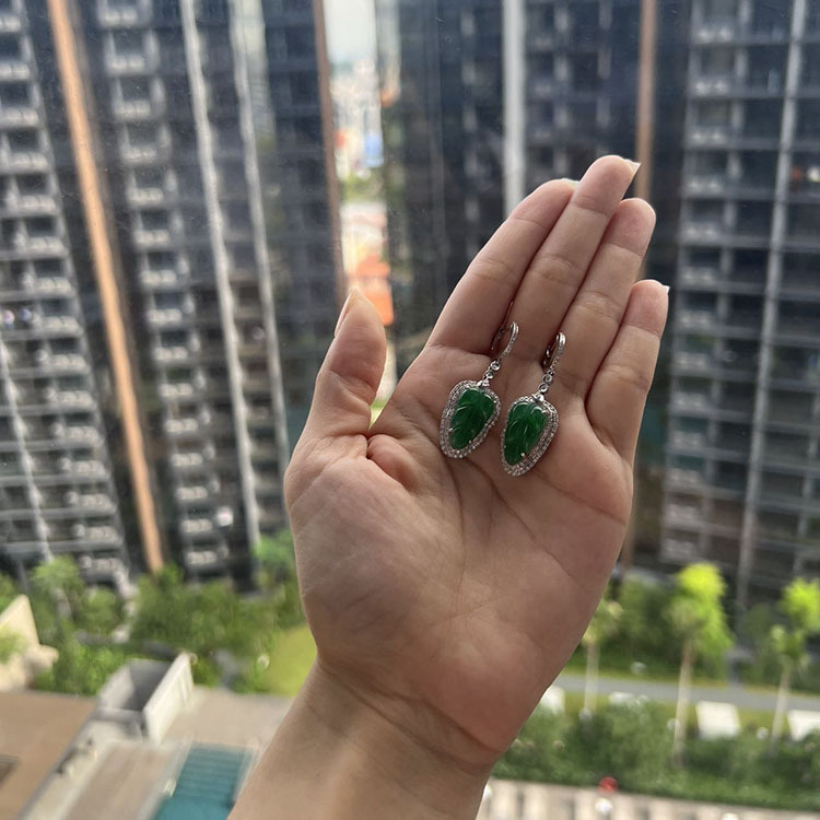 18k White Gold Green Leaf Earrings (PJA00017)