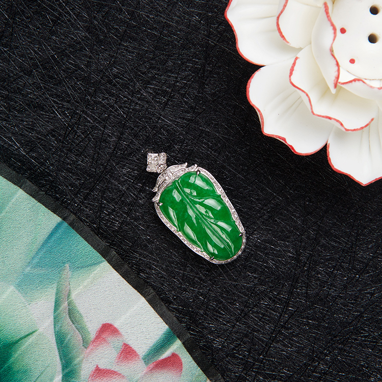 18k White Gold Fresh Vibrant Green Leaf Pendant (PJA00052)