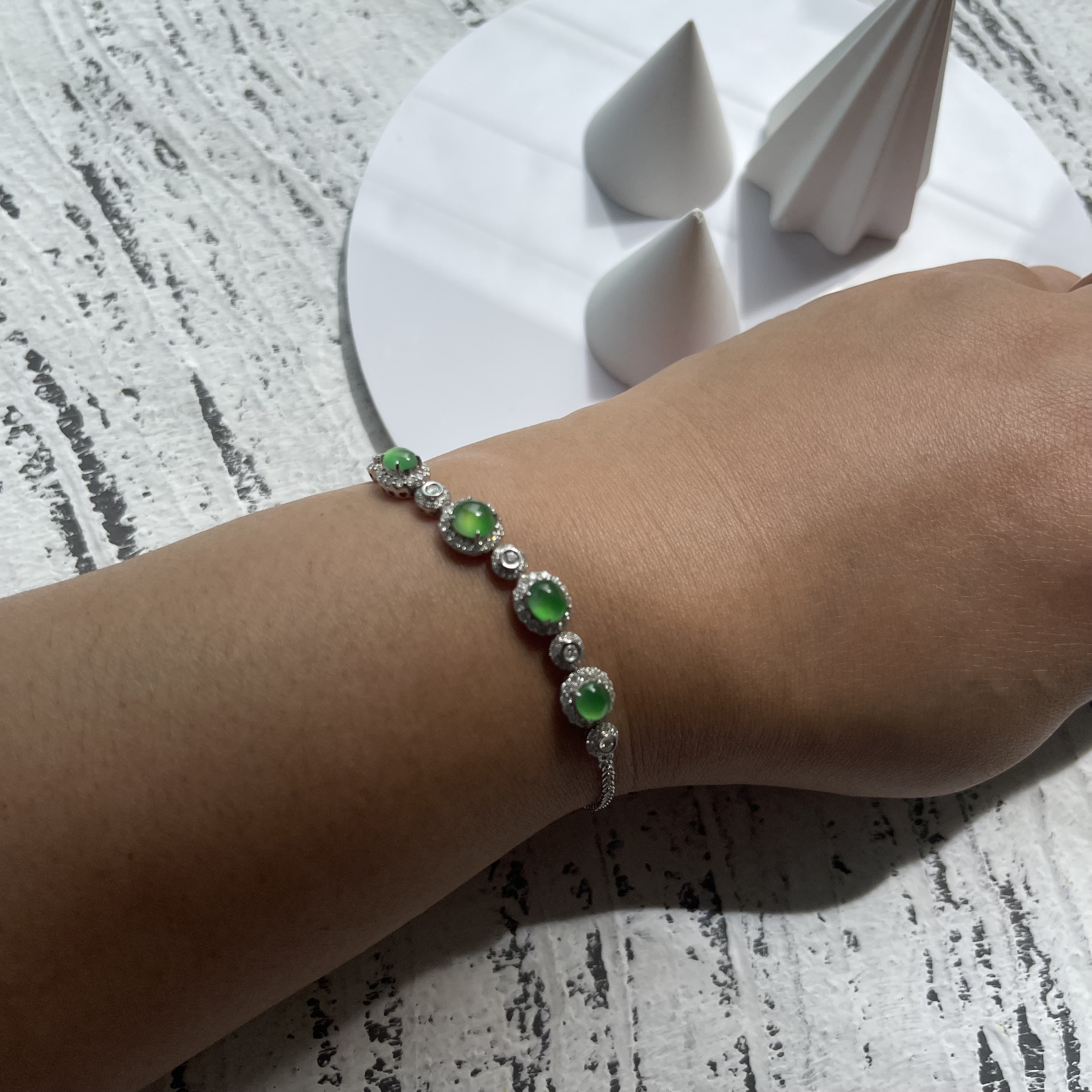 Vibrant Green Jadeite Bracelet (PJA00047)