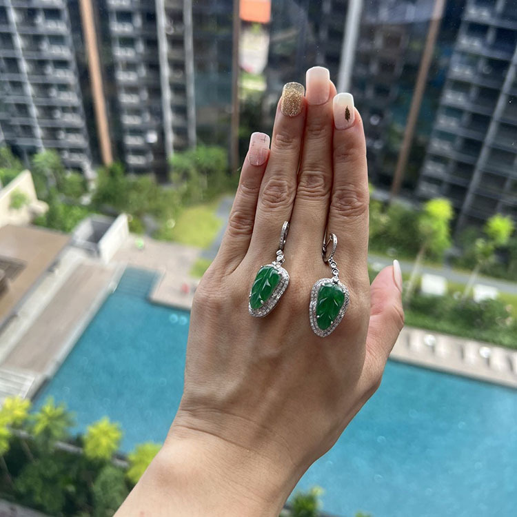 18k White Gold Green Leaf Earrings (PJA00017)