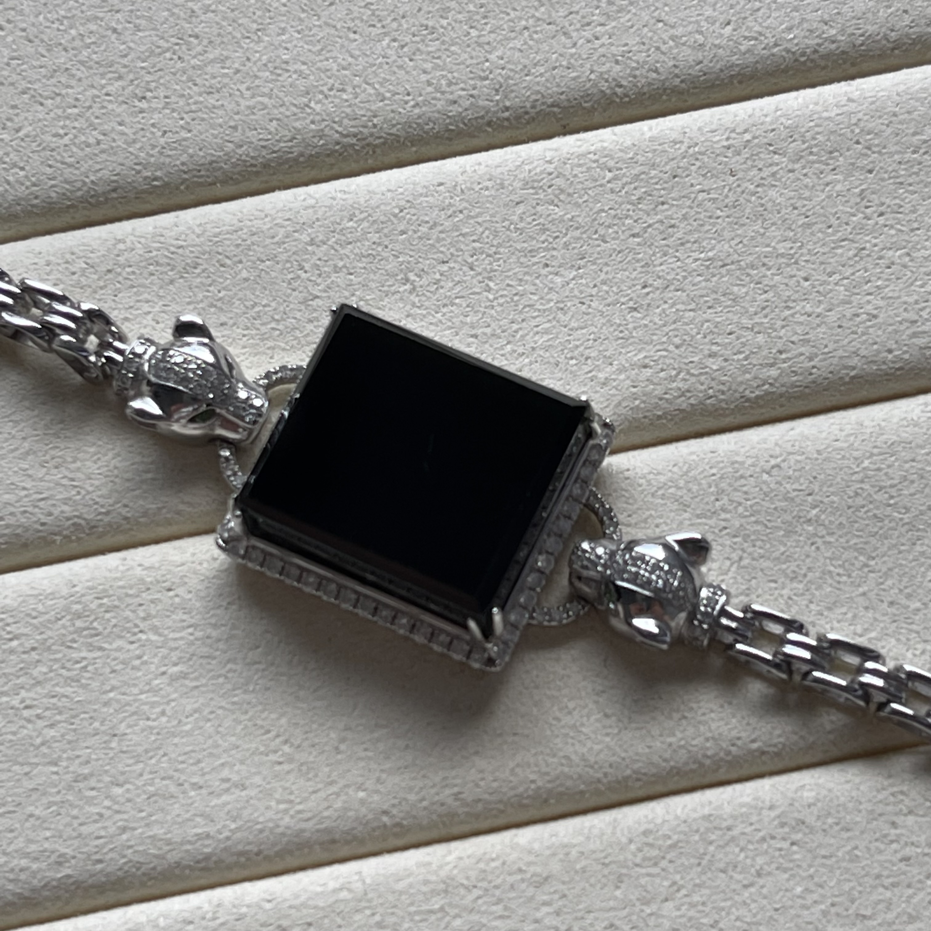 18K White Gold Exclusive Leopard Omphacite Bracelet (PJA00086)