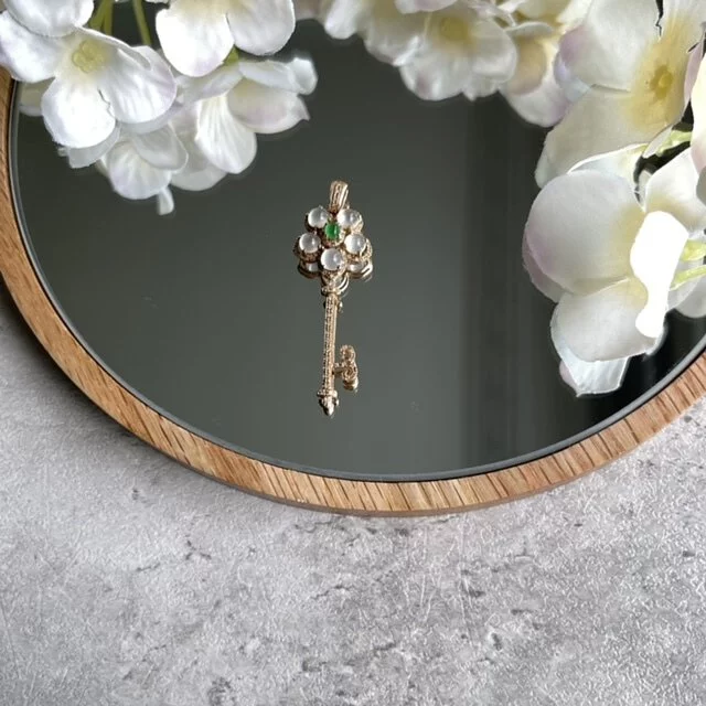 Clear White Jadeite Key Pendant (PJA00053)