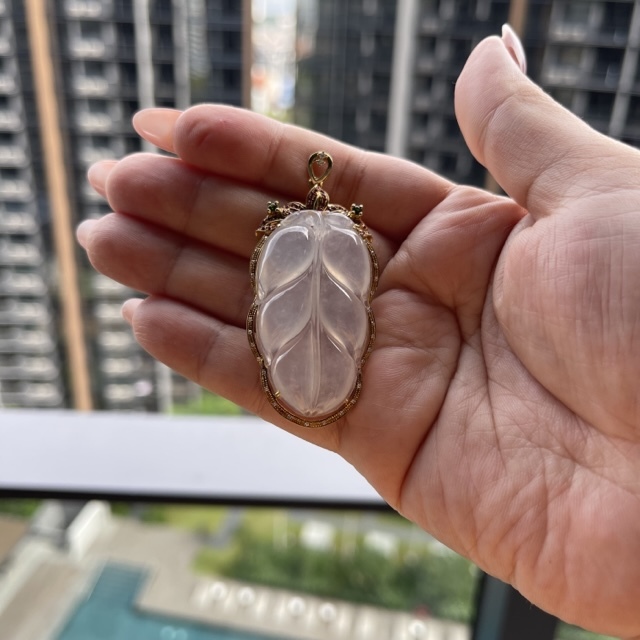 18k Gold Icy  Jadeite Leaf Pendant (PJA00022)
