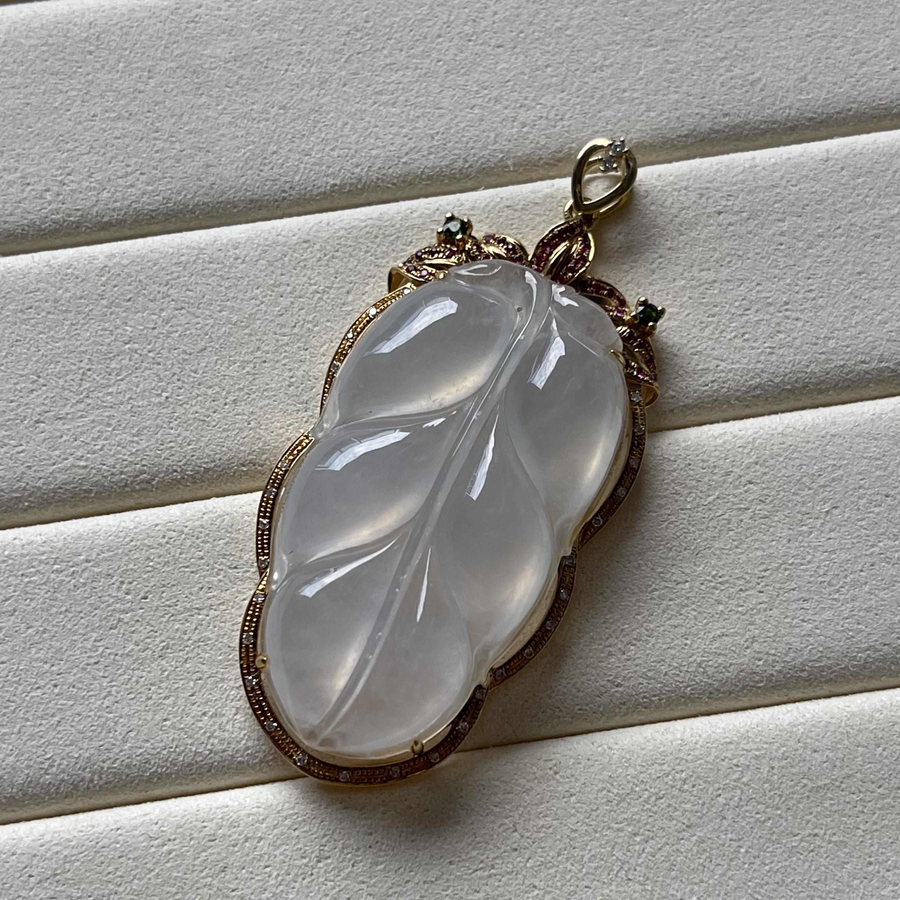 18k Gold Icy  Jadeite Leaf Pendant (PJA00022)