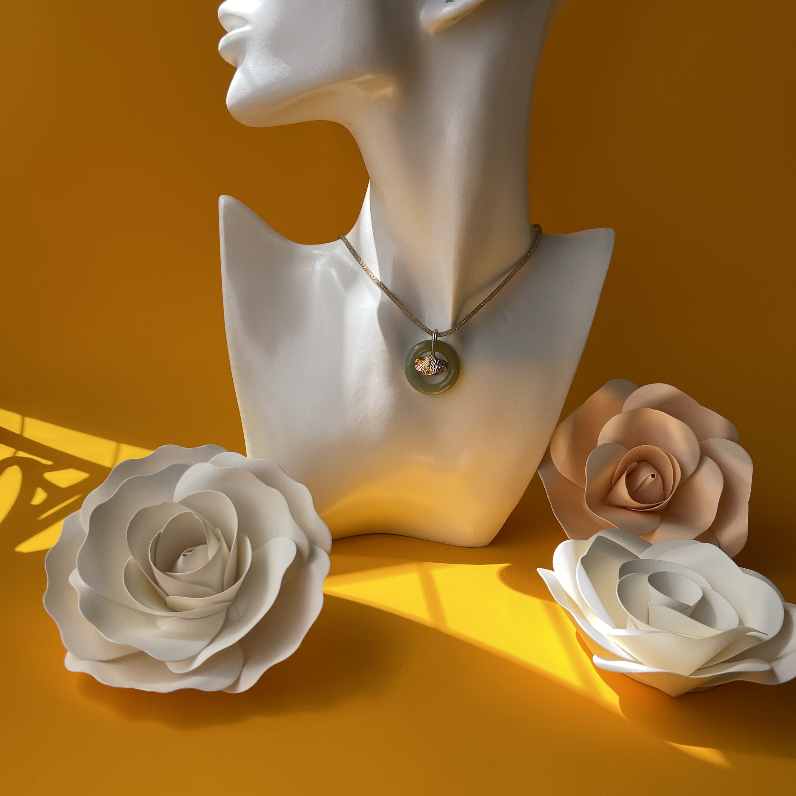 18K Ginkgo Leaves design on Jadeite Donut Pendant (PJA00287)