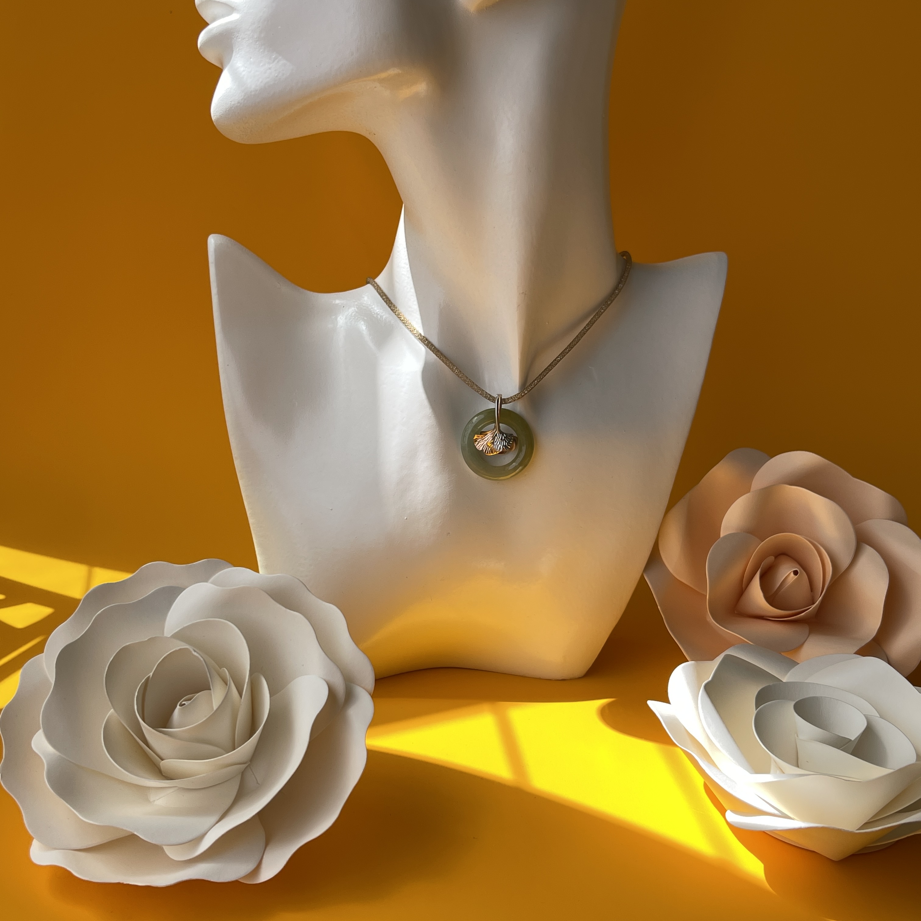 18K Ginkgo Leaves design on Jadeite Donut Pendant (PJA00287)