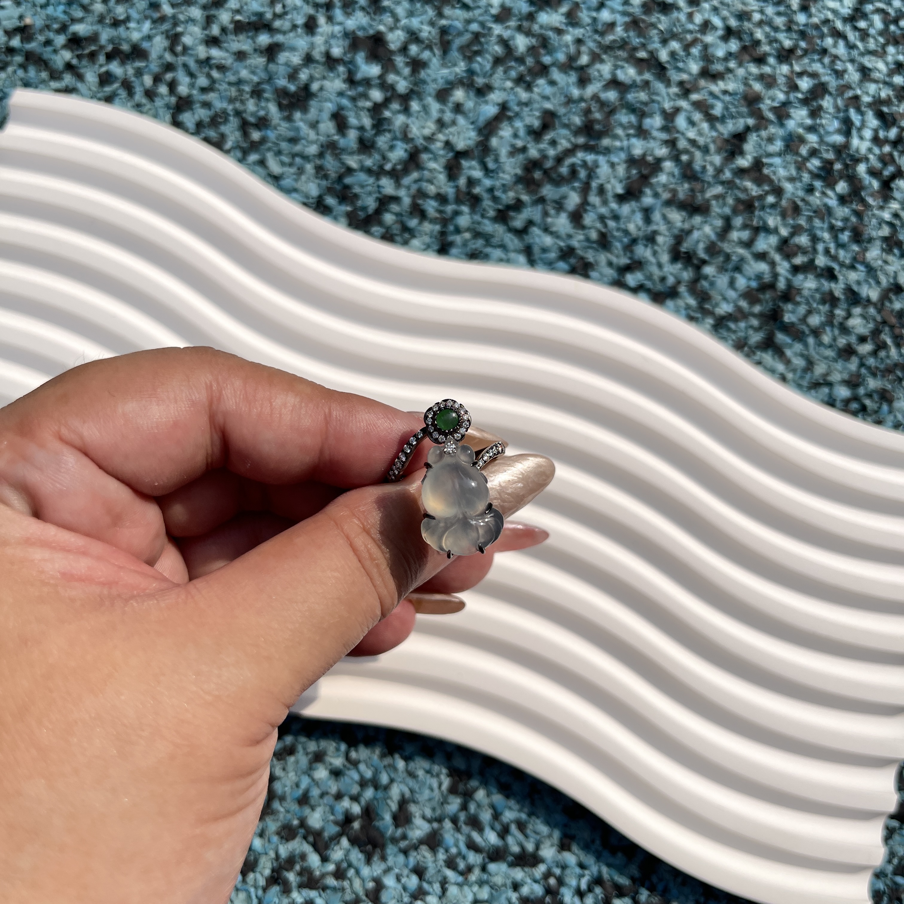 Icy Gold Fish Ring in 18k Black Gold (PJA00161) 