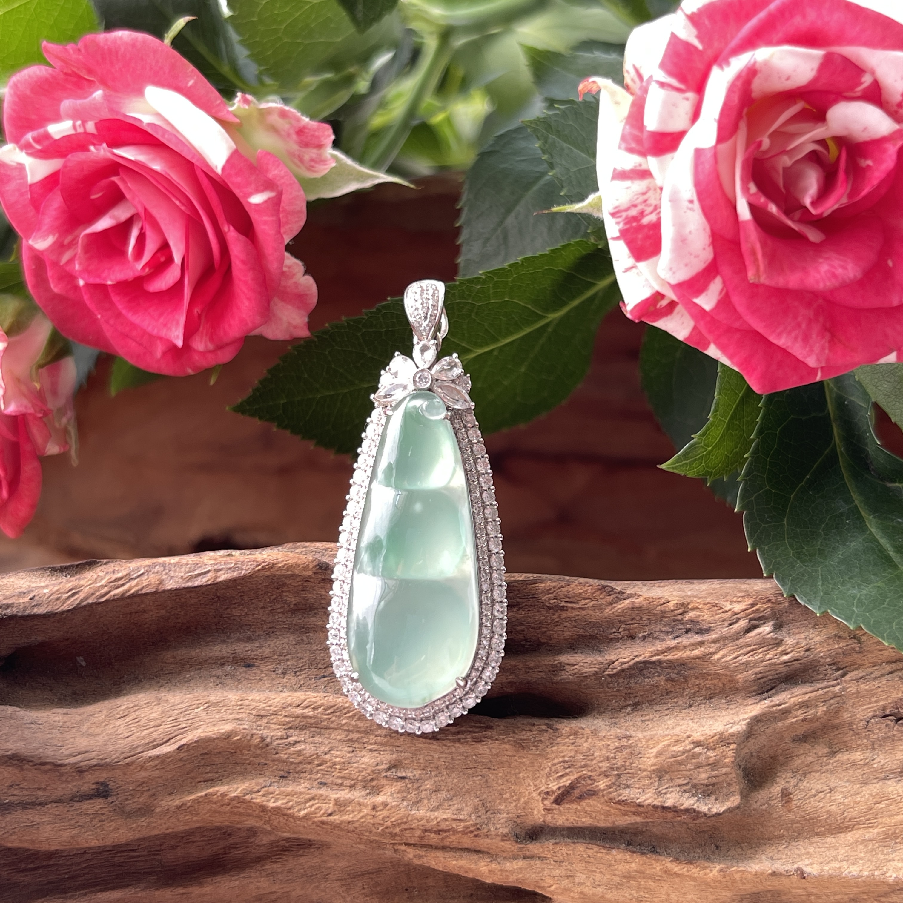 Icy Grape Flesh Green Gourd Jadeite Pendant  (PJA00056)