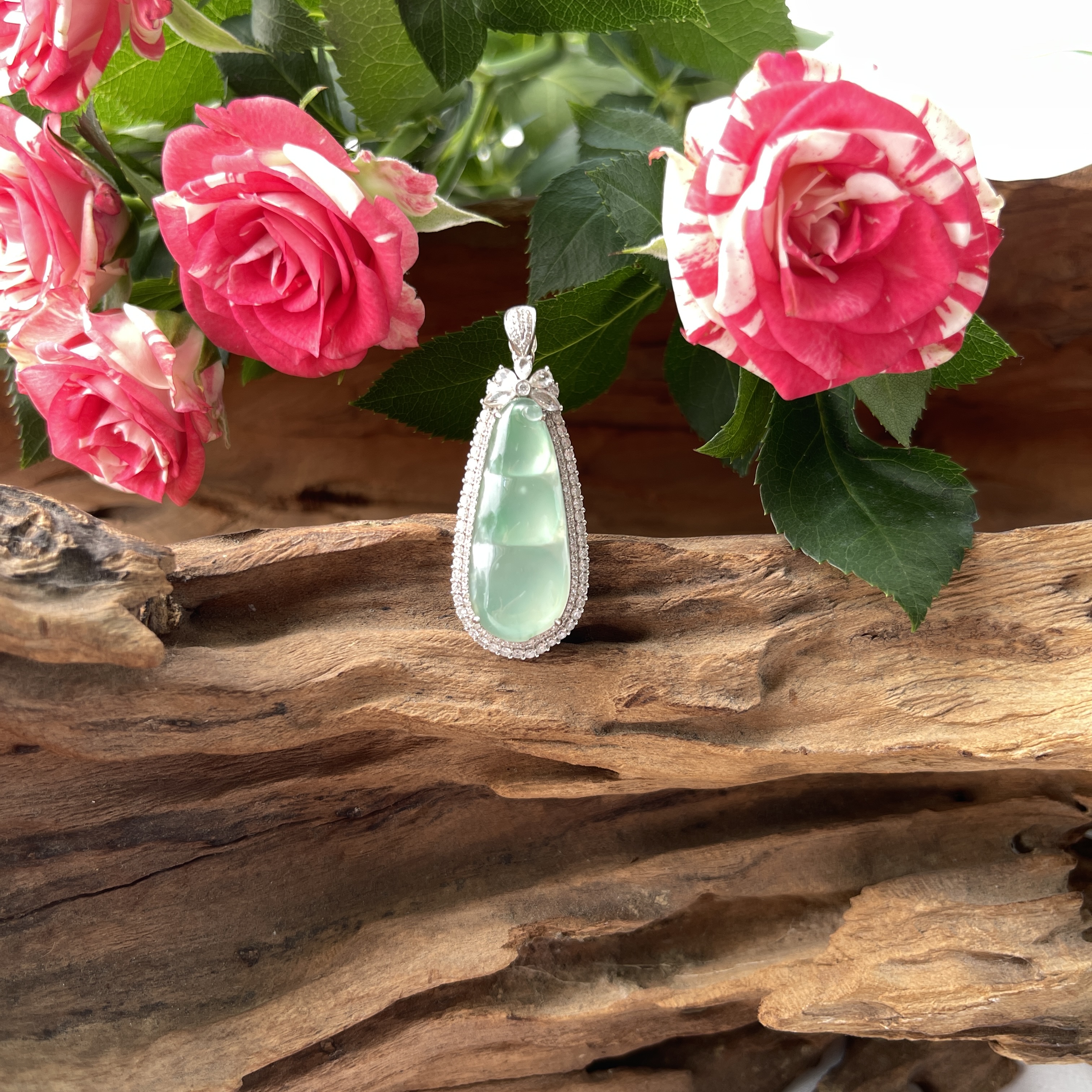 Icy Grape Flesh Green Gourd Jadeite Pendant  (PJA00056)