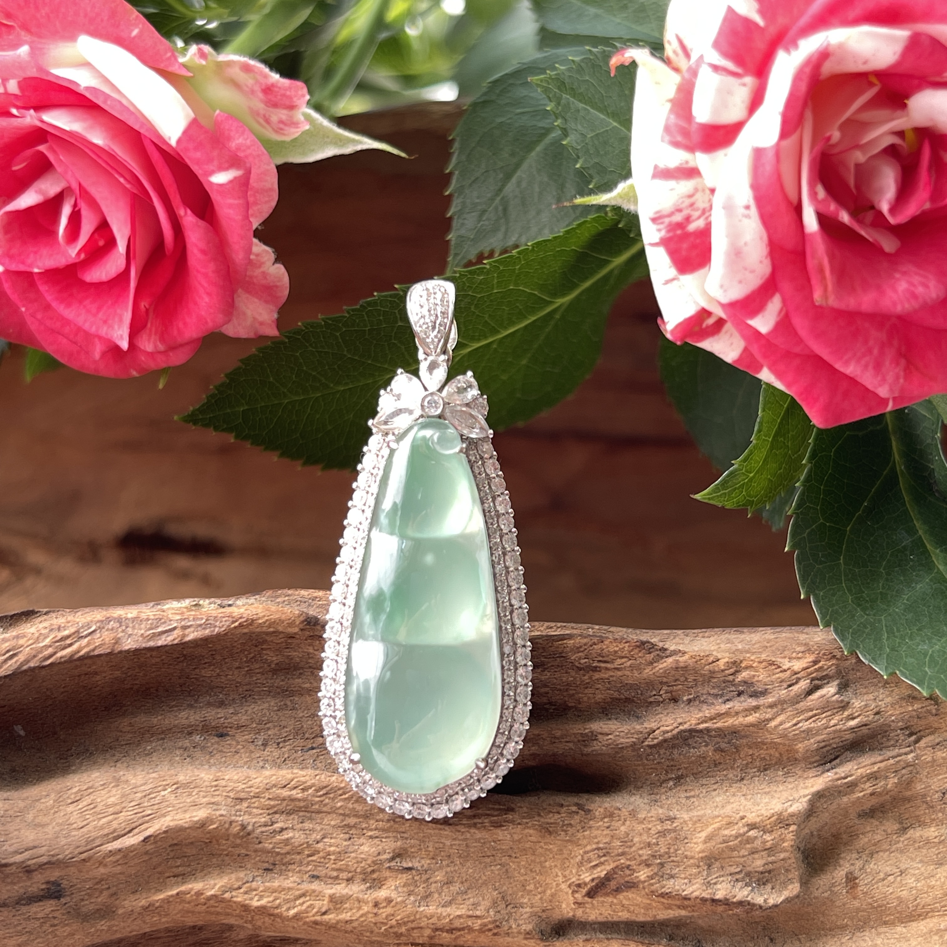 Icy Grape Flesh Green Gourd Jadeite Pendant  (PJA00056)
