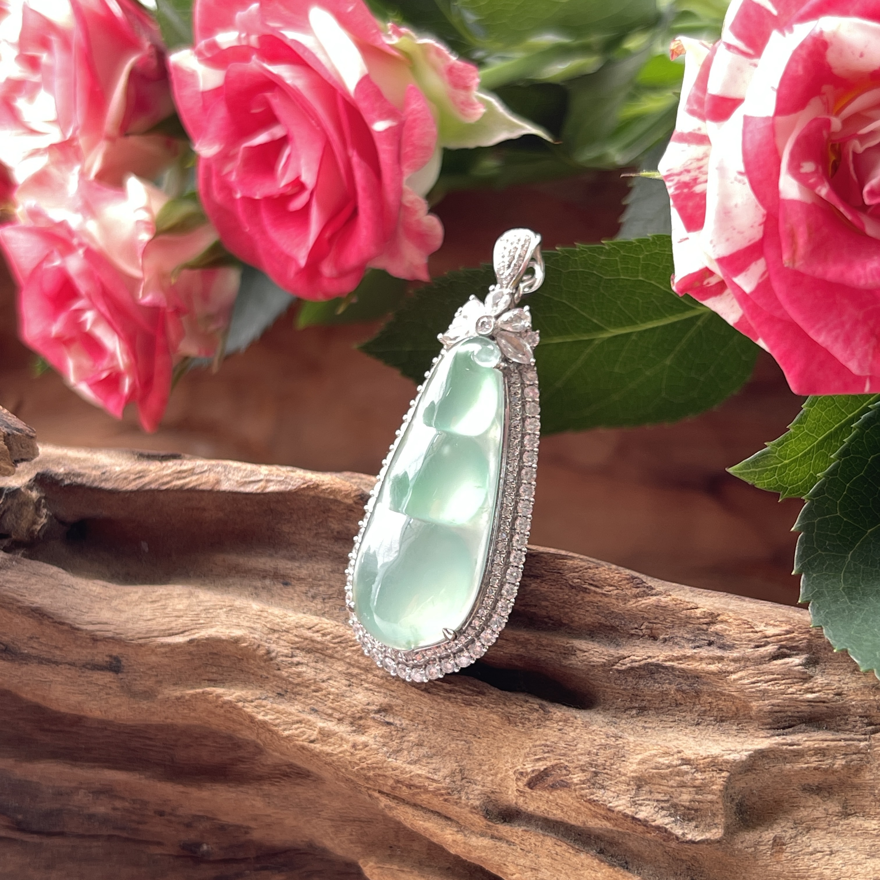 Icy Grape Flesh Green Gourd Jadeite Pendant  (PJA00056)