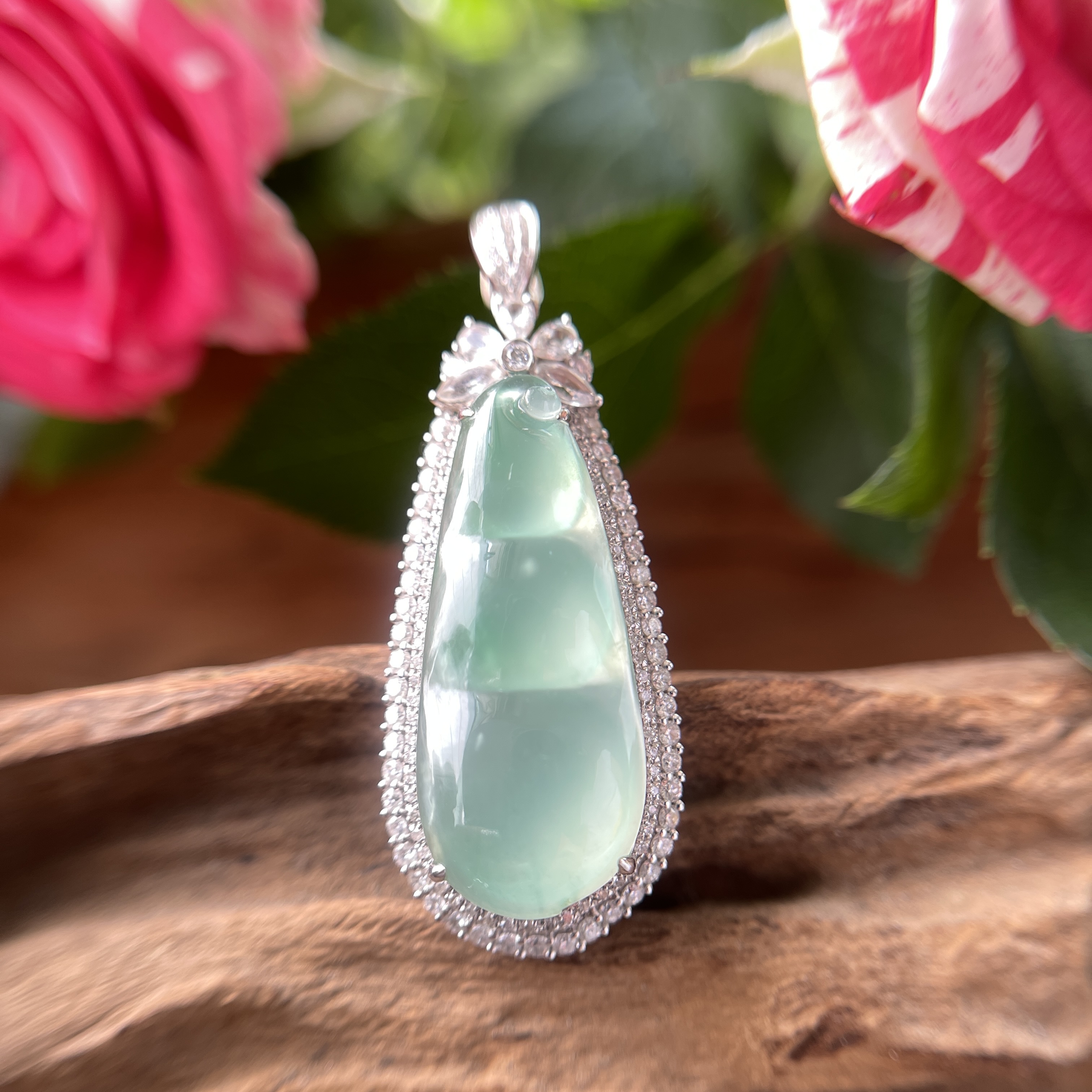 Icy Grape Flesh Green Gourd Jadeite Pendant  (PJA00056)