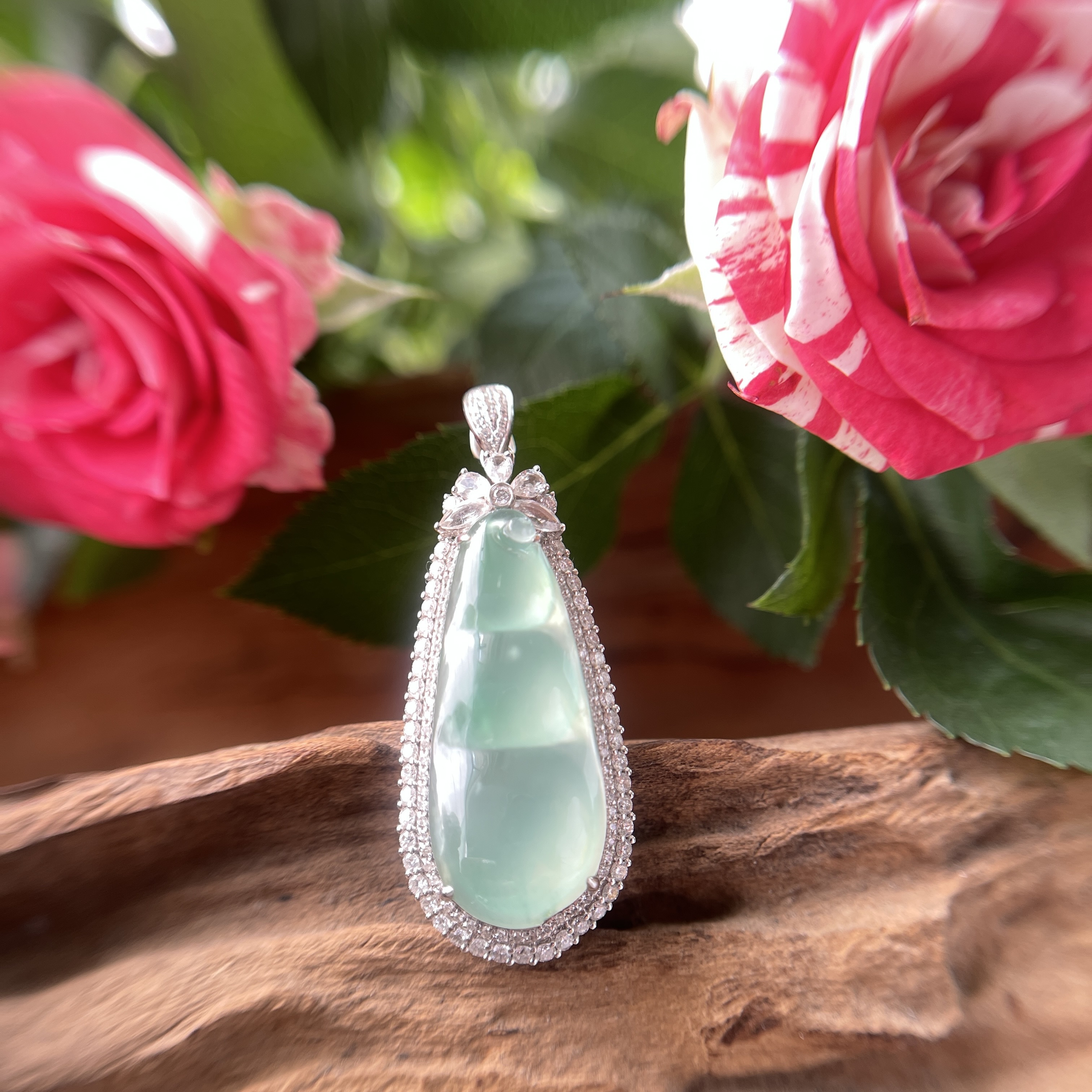 Icy Grape Flesh Green Gourd Jadeite Pendant  (PJA00056)