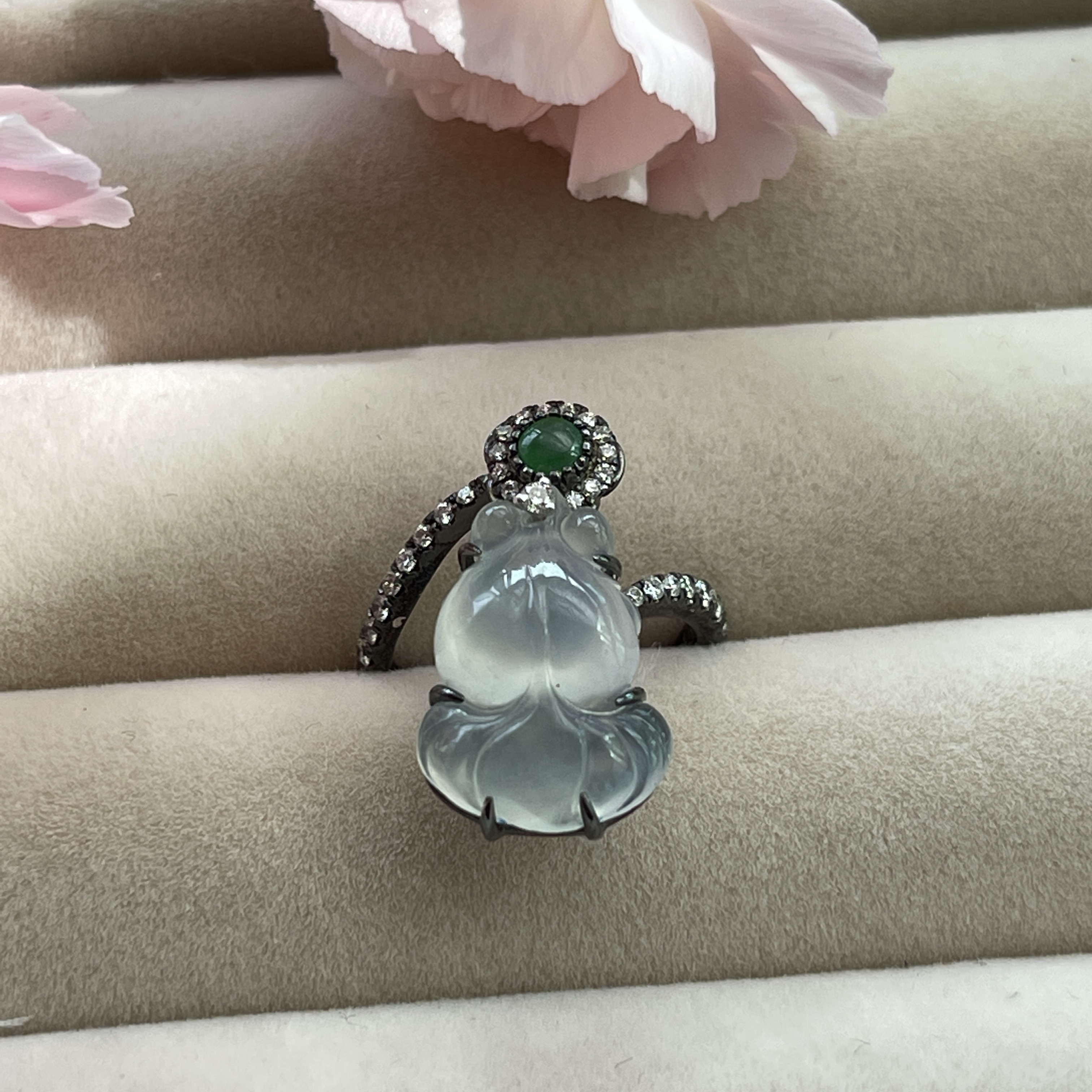 Icy Gold Fish Ring in 18k Black Gold (PJA00161) 