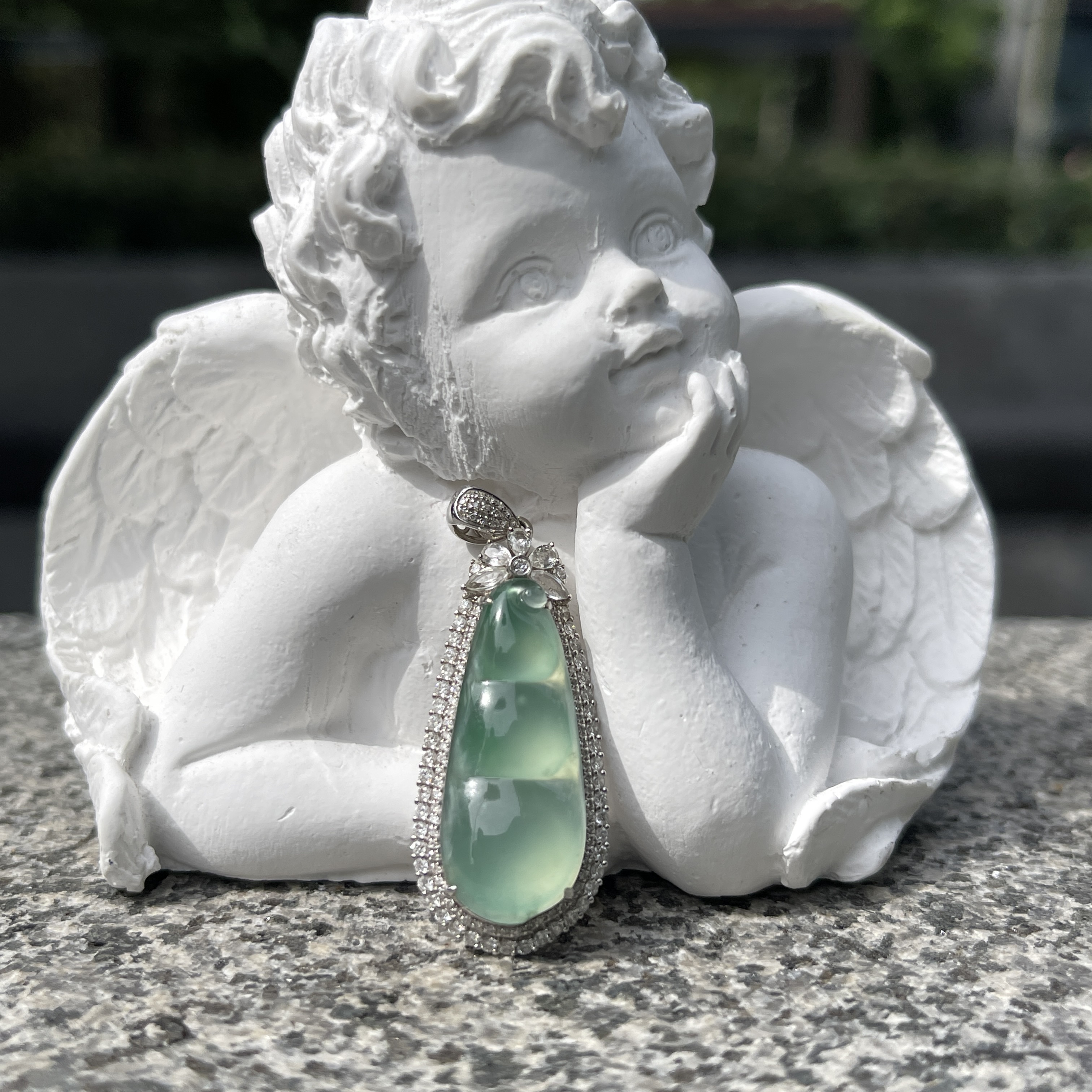 Icy Grape Flesh Green Gourd Jadeite Pendant  (PJA00056)