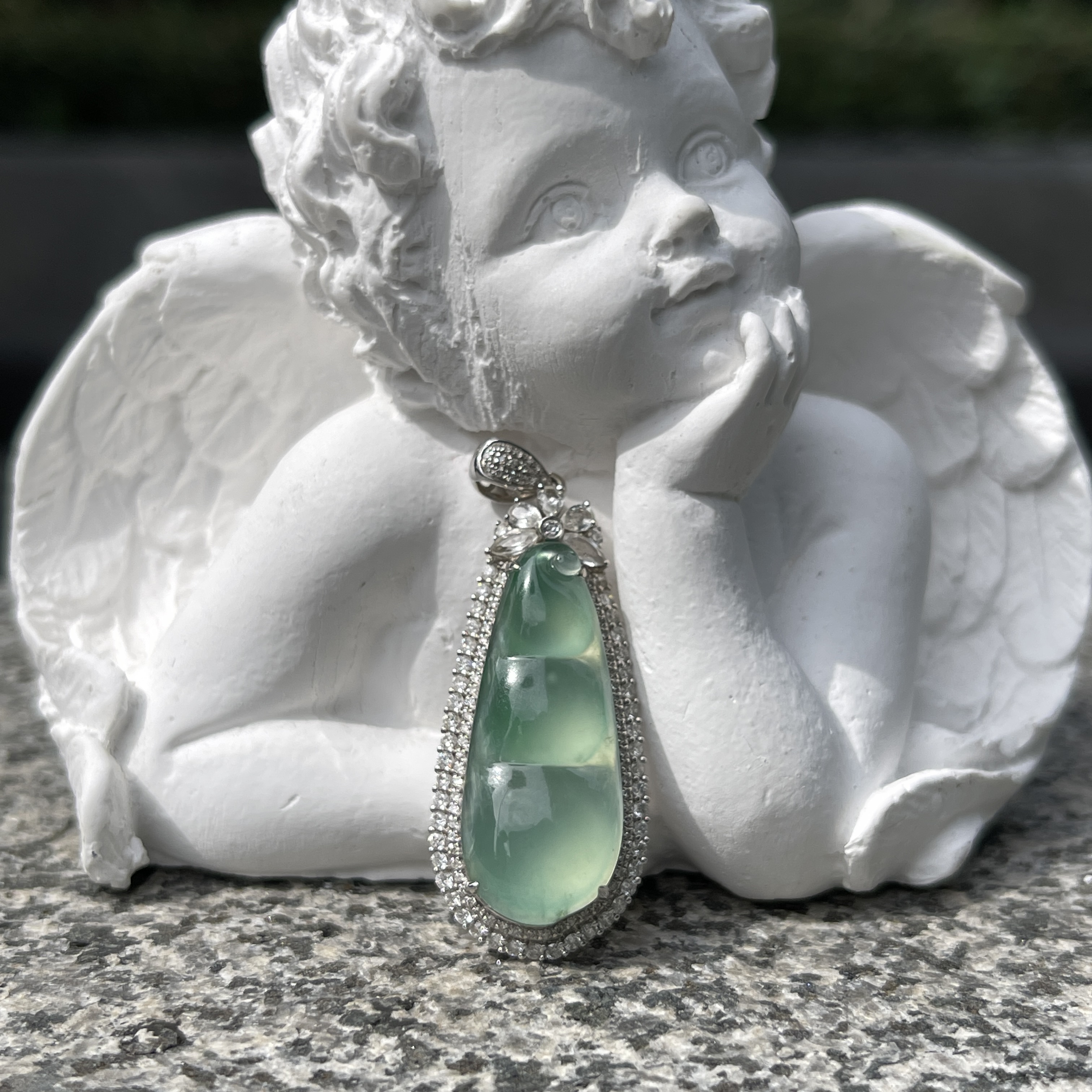 Icy Grape Flesh Green Gourd Jadeite Pendant  (PJA00056)