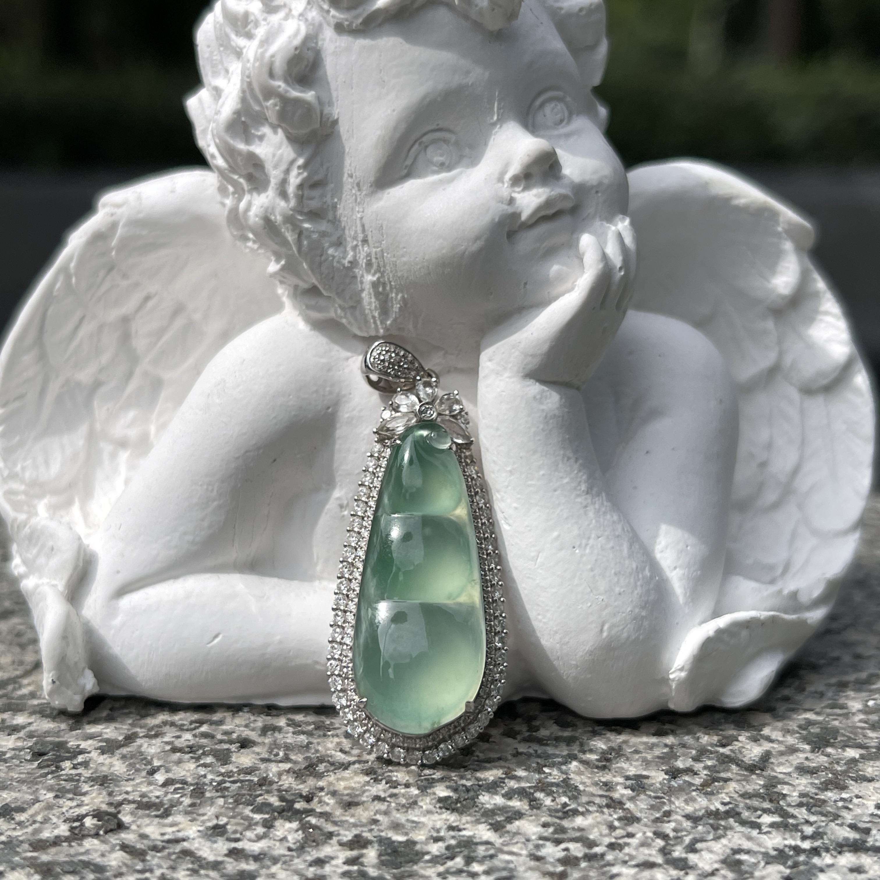 Icy Grape Flesh Green Gourd Jadeite Pendant  (PJA00056)