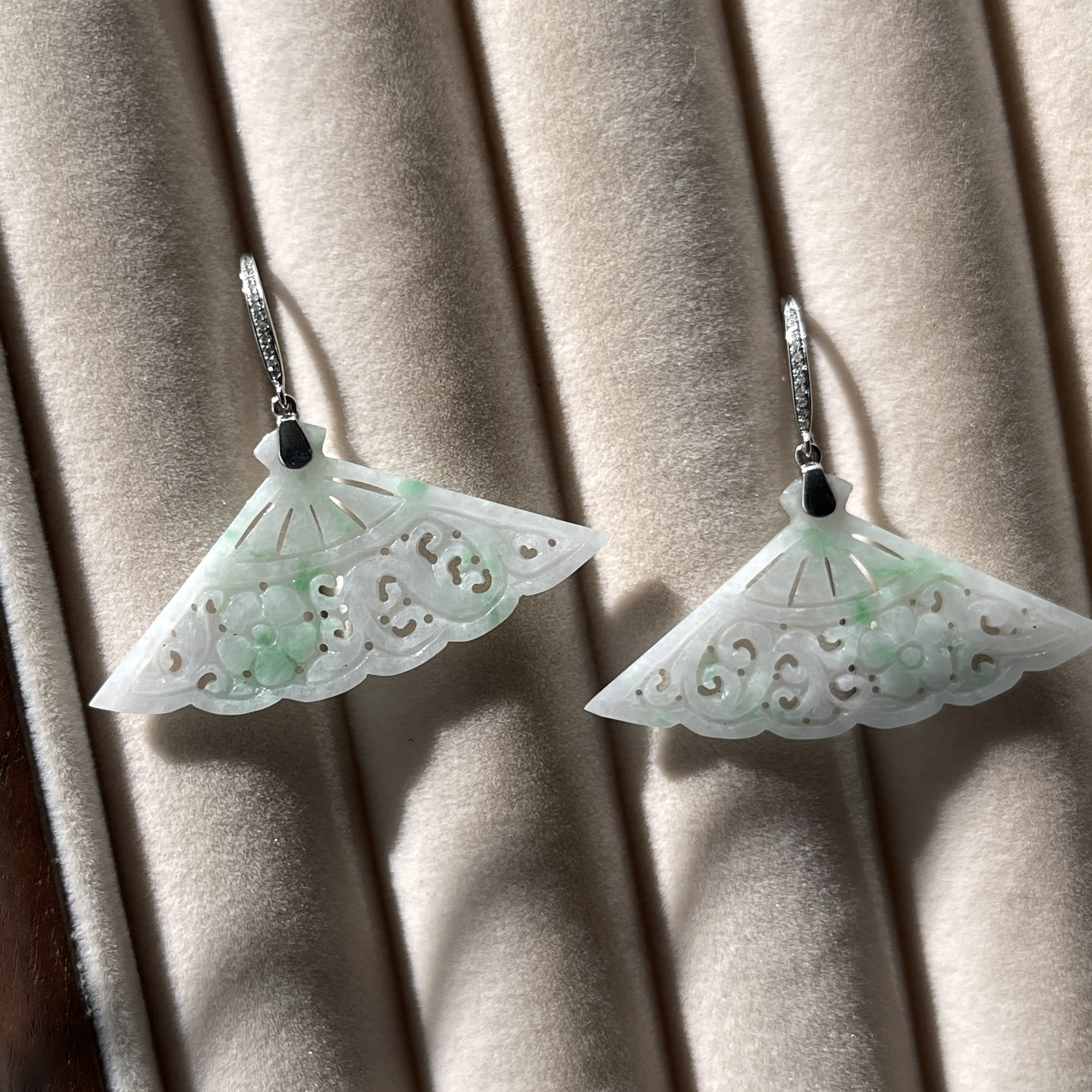 Carved Ruyi and Flower Dangle Fan Earrings (PJA00164)