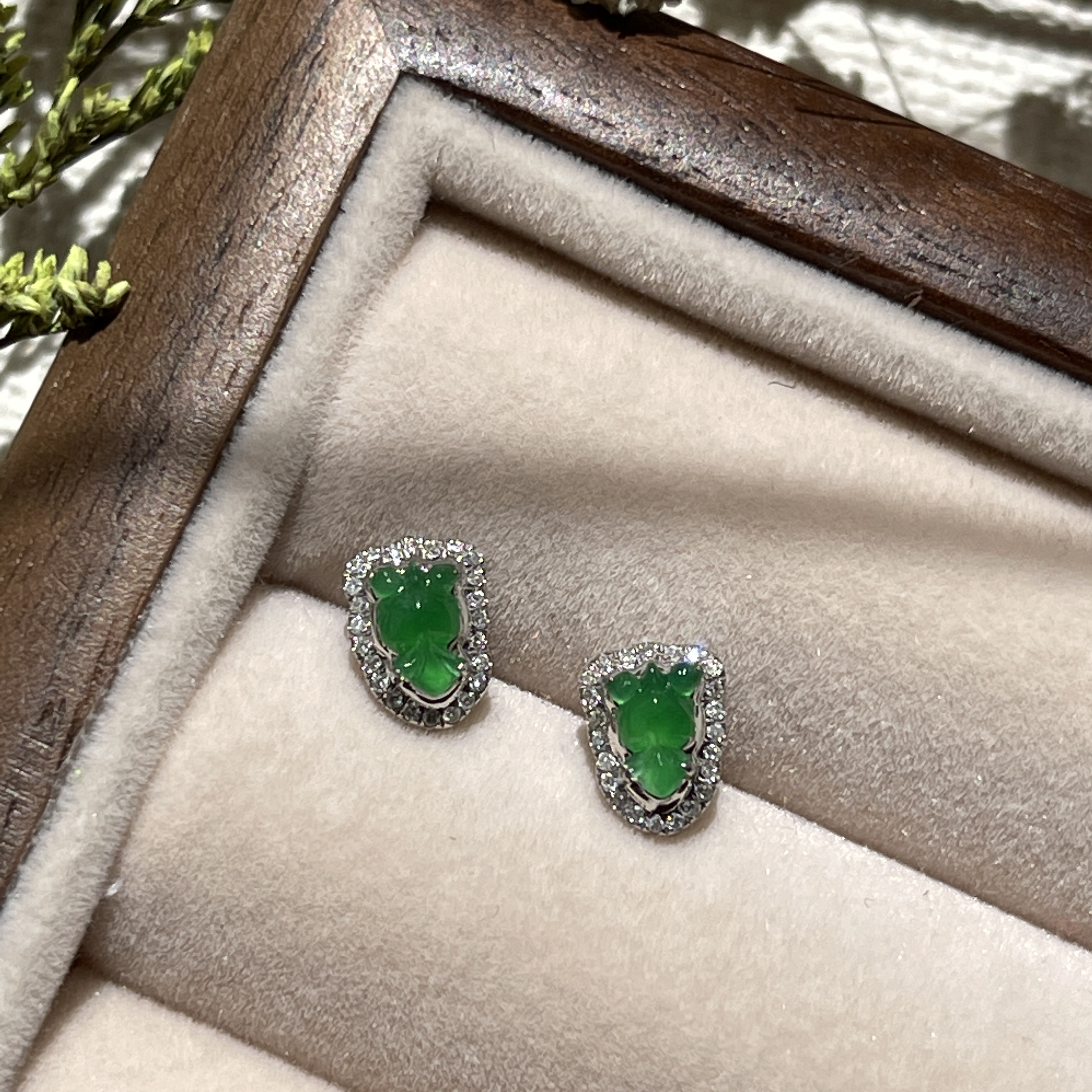 Stunning Green Jadeite Goldfish Earrings (PJA00132)
