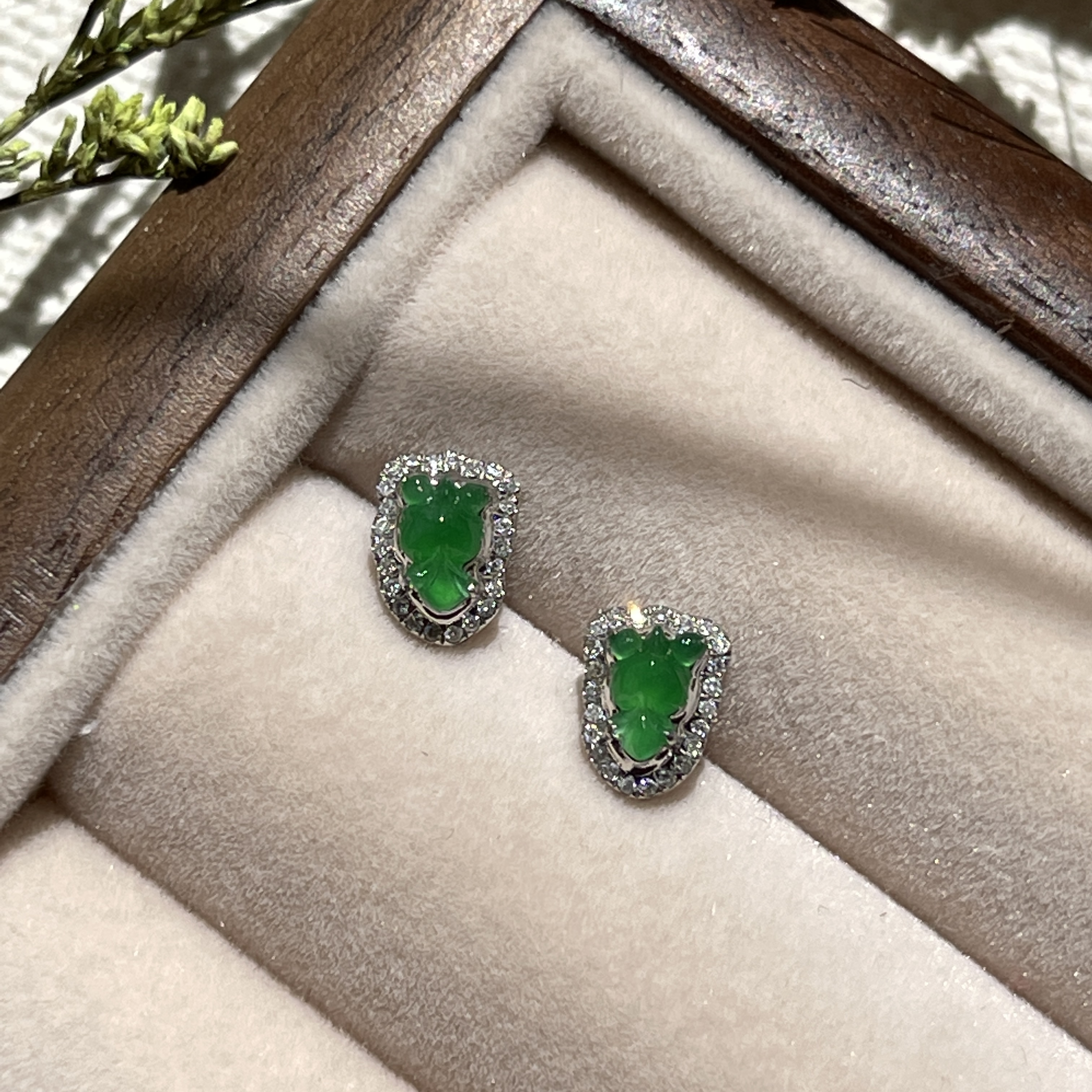 Stunning Green Jadeite Goldfish Earrings (PJA00132)