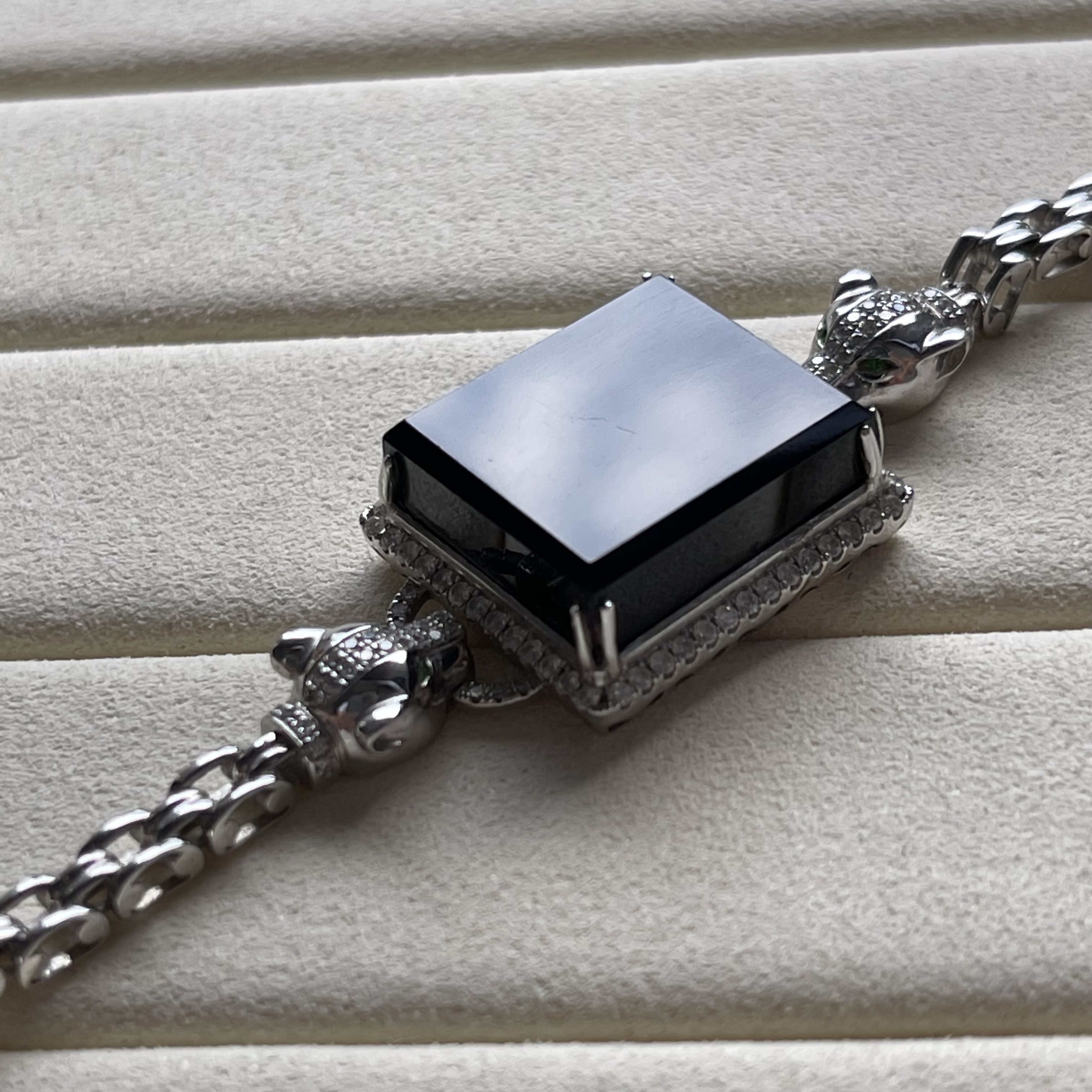 18K White Gold Exclusive Leopard Omphacite Bracelet (PJA00086)