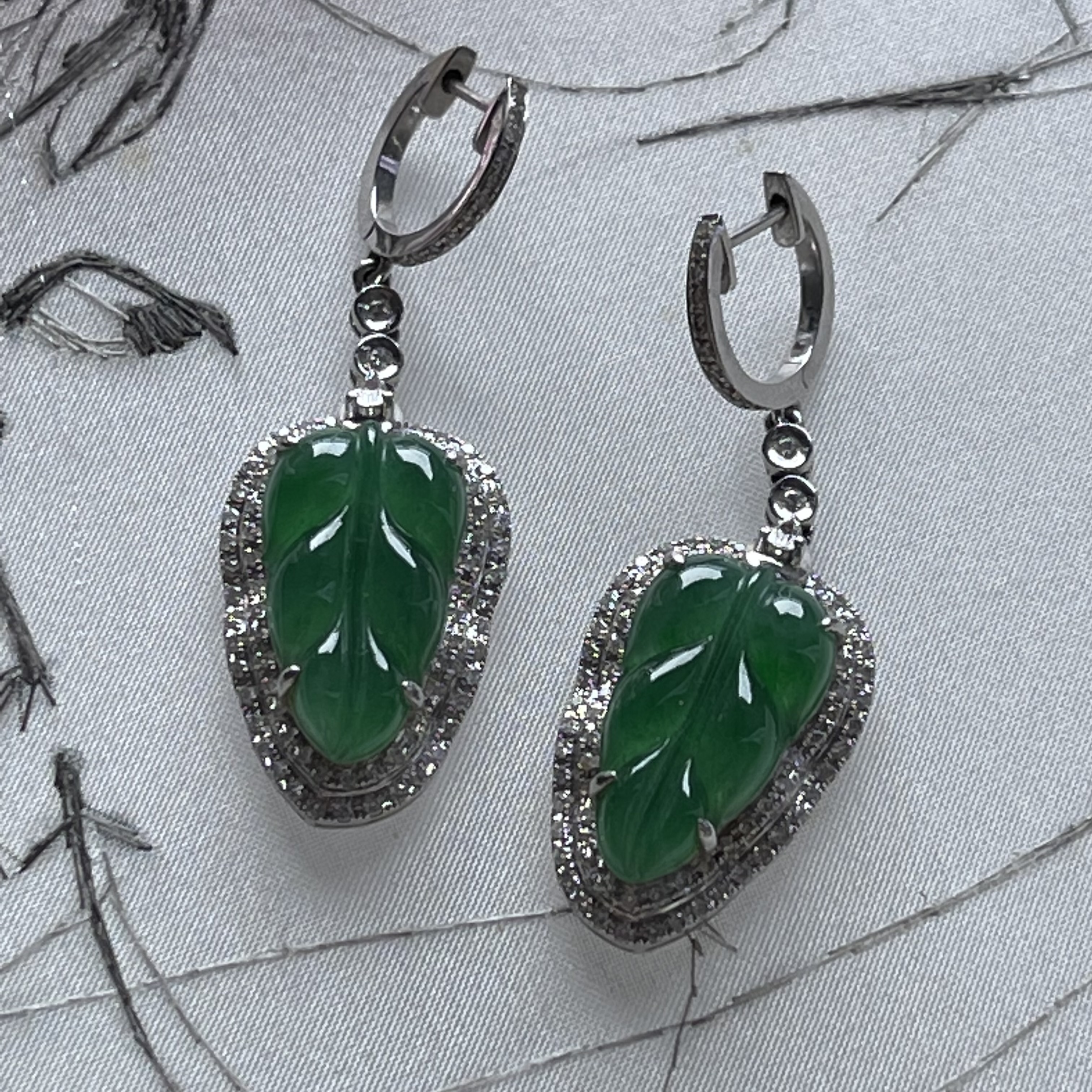 18k White Gold Green Leaf Earrings (PJA00017)
