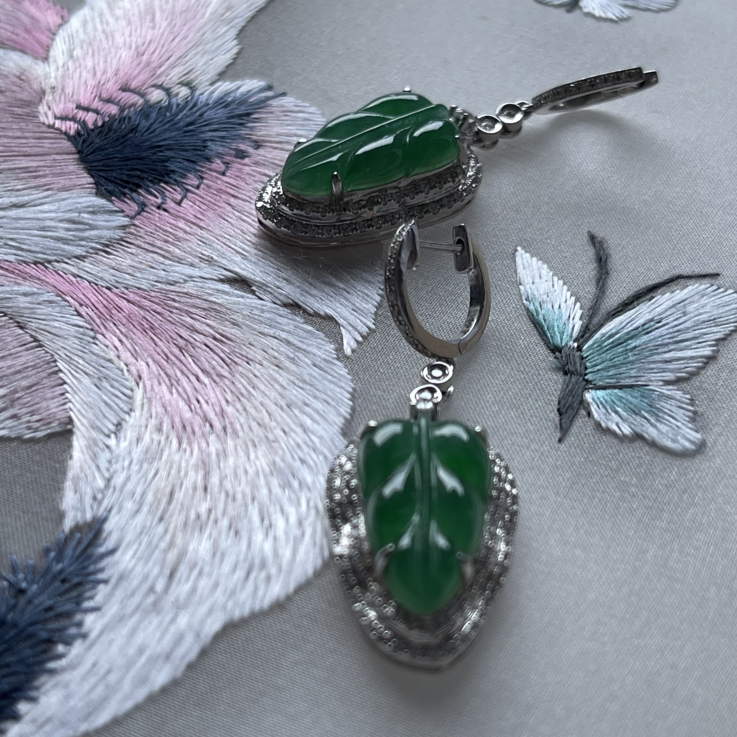 18k White Gold Green Leaf Earrings (PJA00017)