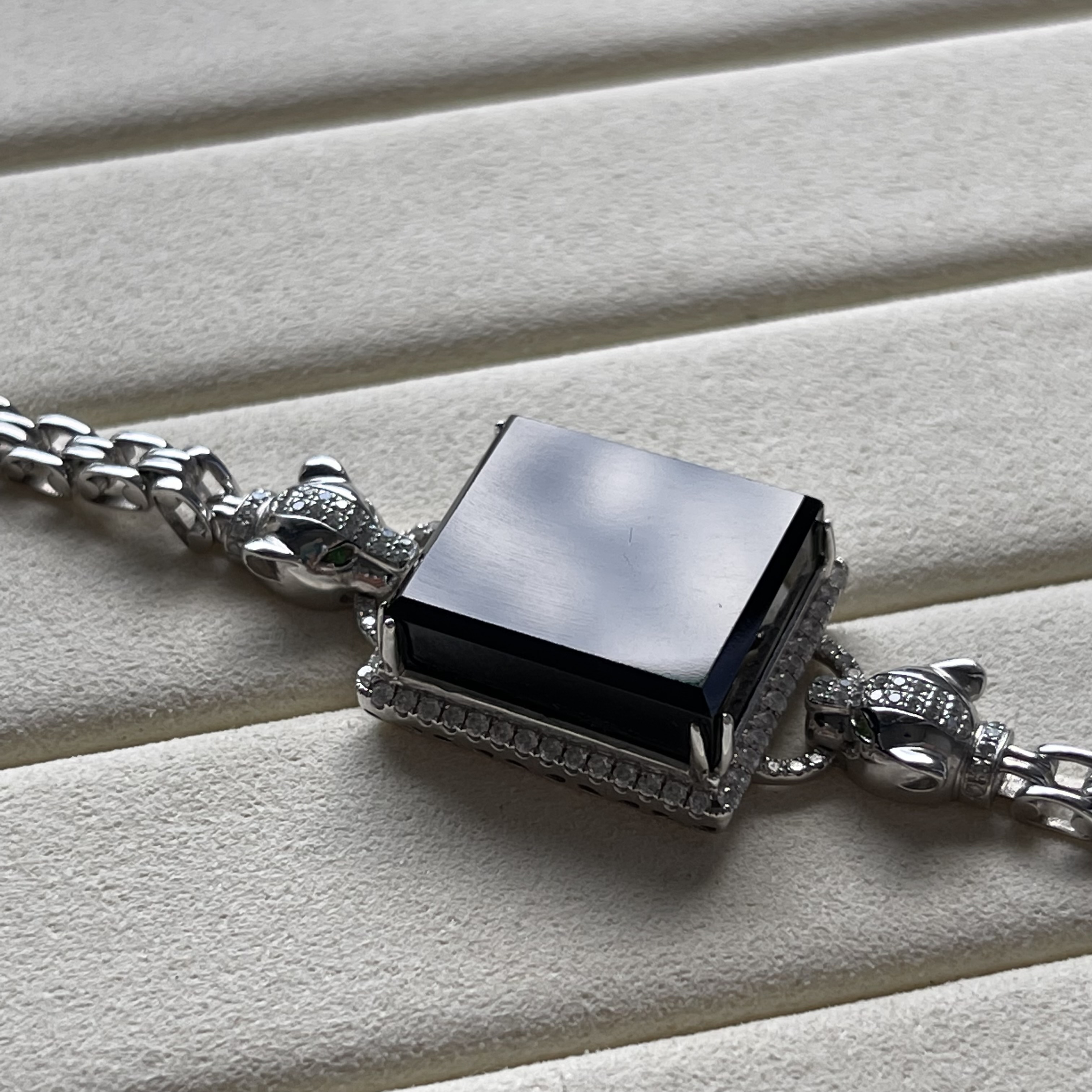 18K White Gold Exclusive Leopard Omphacite Bracelet (PJA00086)