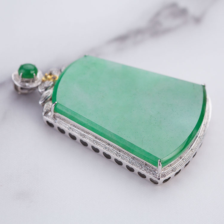 18k White Gold Imperial Green Jadeite Pendant (PJA00044)