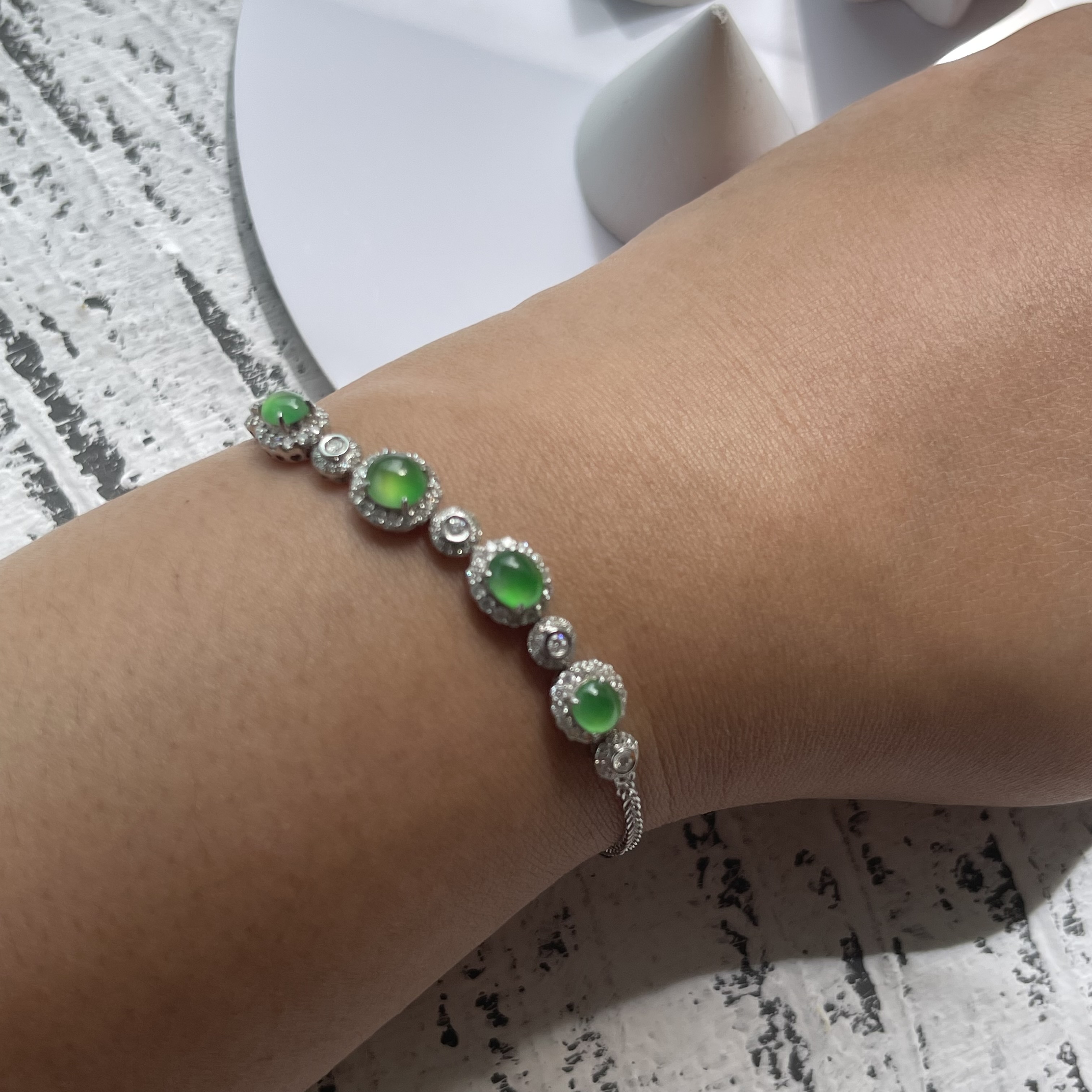 Vibrant Green Jadeite Bracelet (PJA00047)