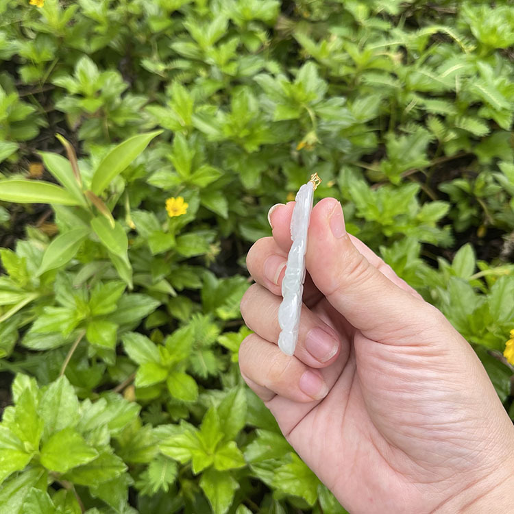 White with light green tinge Guan Yin Pendant (PJA00003)