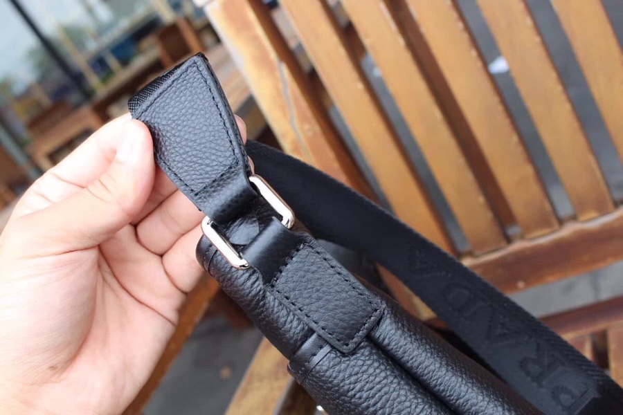 【2024】【PRADA  公式旗艦店】プラダ  ショルダーバッグ 当日出荷 好評に付き再入荷25*27*5CM