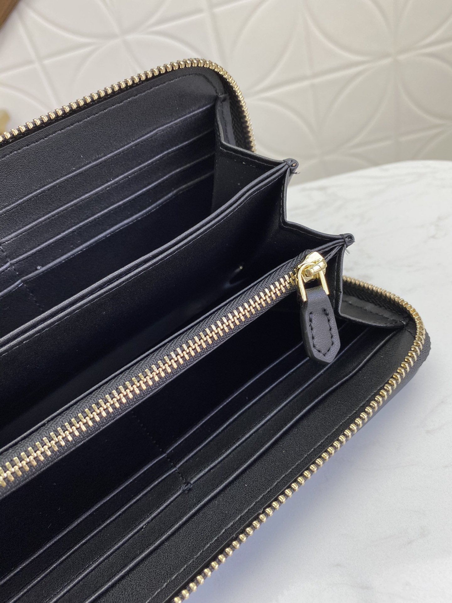 PRADA（プラダ） 財布19x12cm