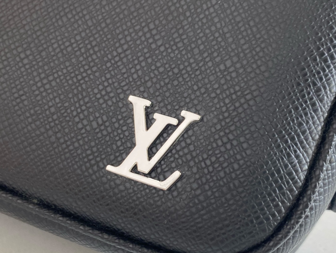 【2024】LV【LOUIS VUITTON公式 旗艦店】ルイヴィトン  クラッチバッグ   当日出荷 好評に付き再入荷！25*15.5*6.5cm