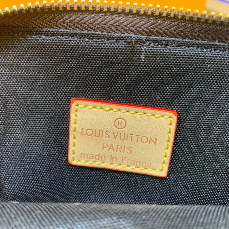 LouisVuitton ルイヴィトン ショルダーバッグ & クロスボディバッグ