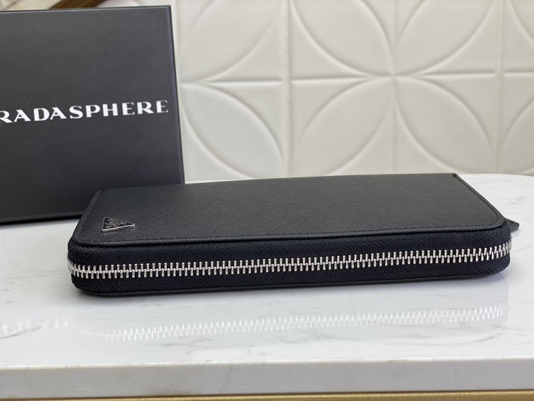 PRADA（プラダ） 財布19x12cm