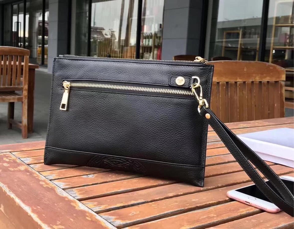 【2024】【VERSACE 公式旗艦店】ヴェルサーチ  クラッチバッグ    当日出荷 好評に付き再入荷！29*18CM