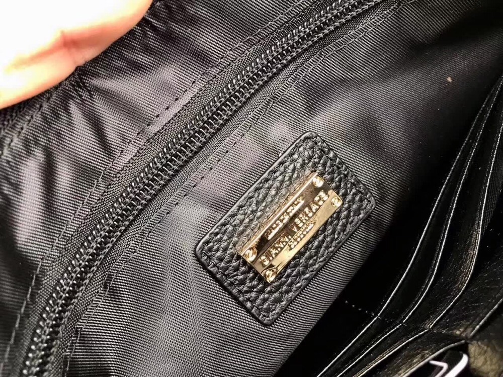 【2024】【VERSACE 公式旗艦店】ヴェルサーチ  クラッチバッグ    当日出荷 好評に付き再入荷！29*18CM