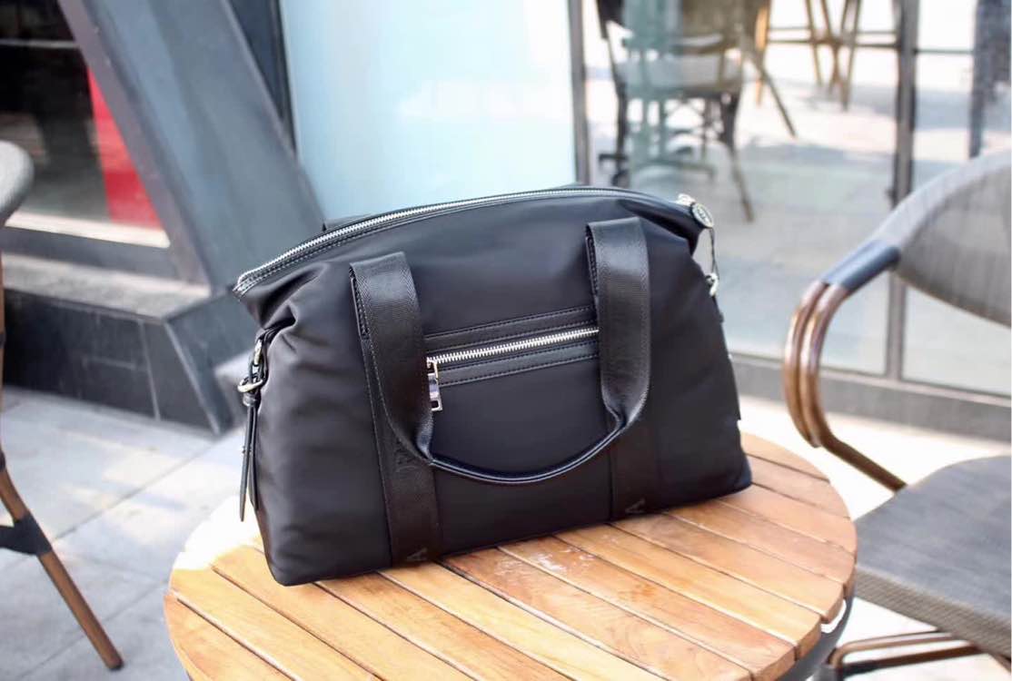 【PRADA 公式旗艦店】プラダ  旅行かばん  当日出荷 好評に付き再入荷！39*28*10CM