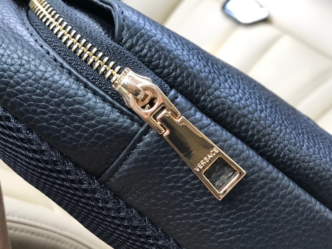 【VERSACE 公式旗艦店】ヴェルサーチ    胸ポケット  当日出荷 好評に付き再入荷！16*30*7.5CM