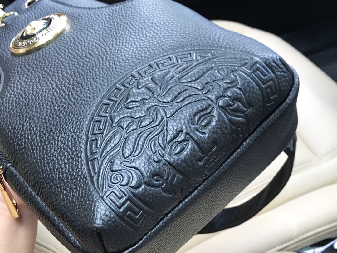 【VERSACE 公式旗艦店】ヴェルサーチ    胸ポケット  当日出荷 好評に付き再入荷！16*30*7.5CM