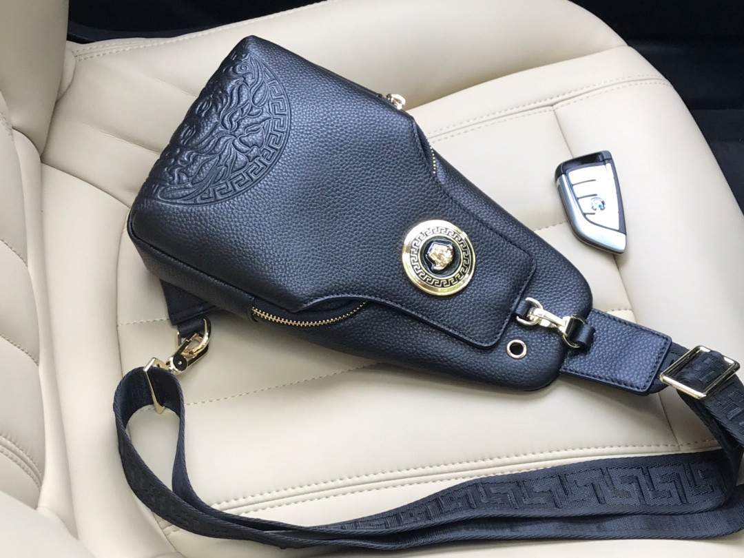 【VERSACE 公式旗艦店】ヴェルサーチ    胸ポケット  当日出荷 好評に付き再入荷！16*30*7.5CM