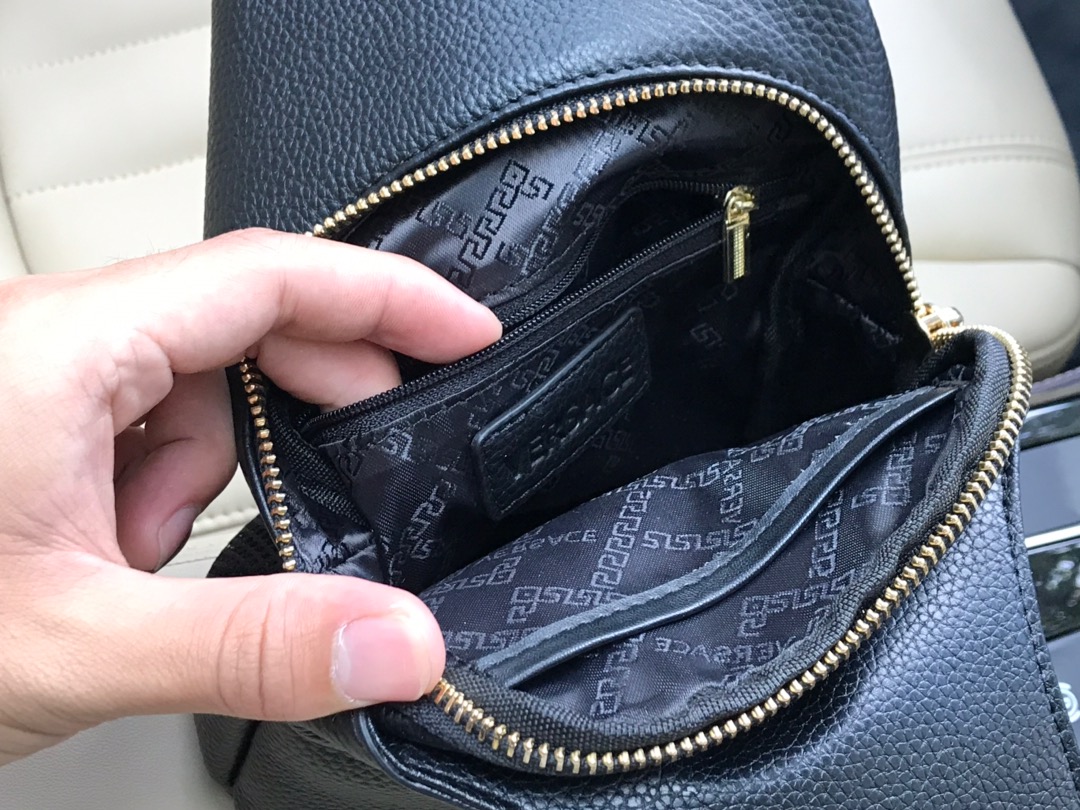 【VERSACE 公式旗艦店】ヴェルサーチ    胸ポケット  当日出荷 好評に付き再入荷！16*30*7.5CM