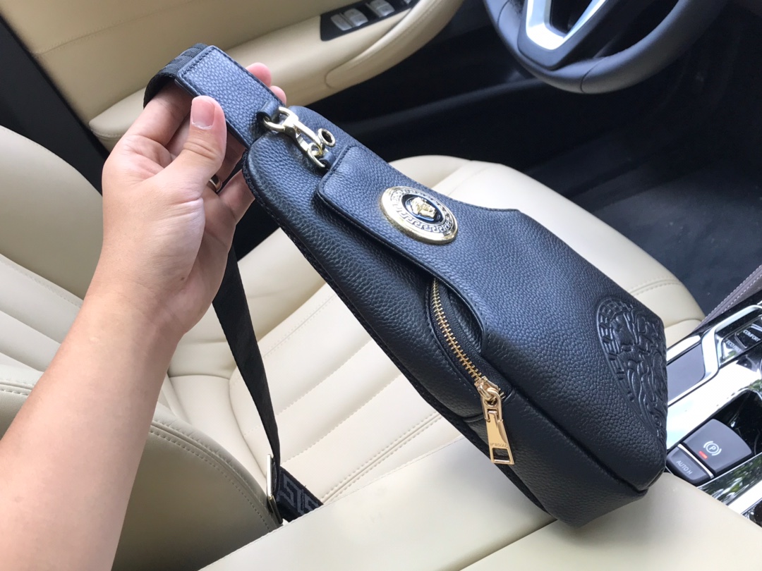 【VERSACE 公式旗艦店】ヴェルサーチ    胸ポケット  当日出荷 好評に付き再入荷！16*30*7.5CM