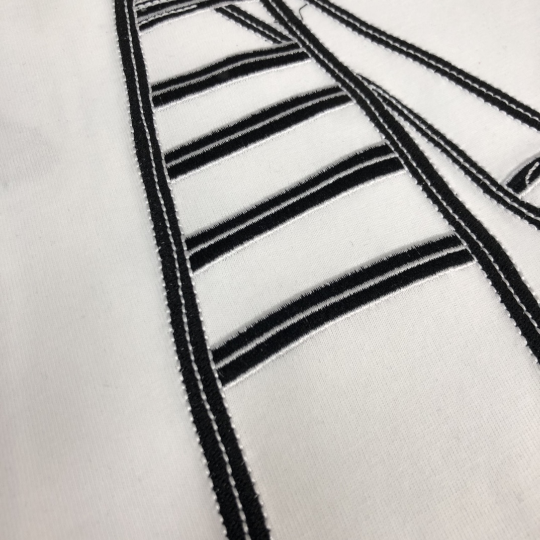 【2024】【LOUIS VUITTON 公式旗艦店】ルイヴィトン  Tシャツ   ご好評に付き再入荷！