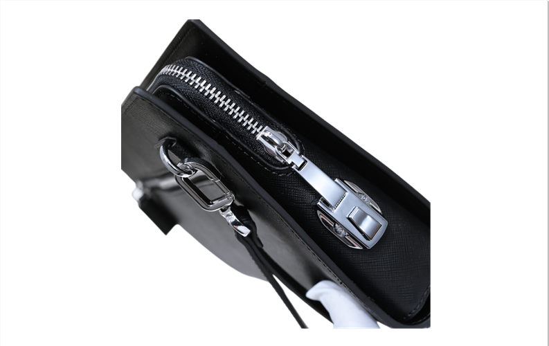 【2024】【PRADA  公式 旗艦店】プラダ   クラッチバッグ   当日出荷 好評に付き再入荷！  黒 27*17*6 CM